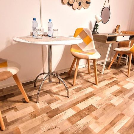 The Yellow King - Luxurious Apartment ブカレスト エクステリア 写真
