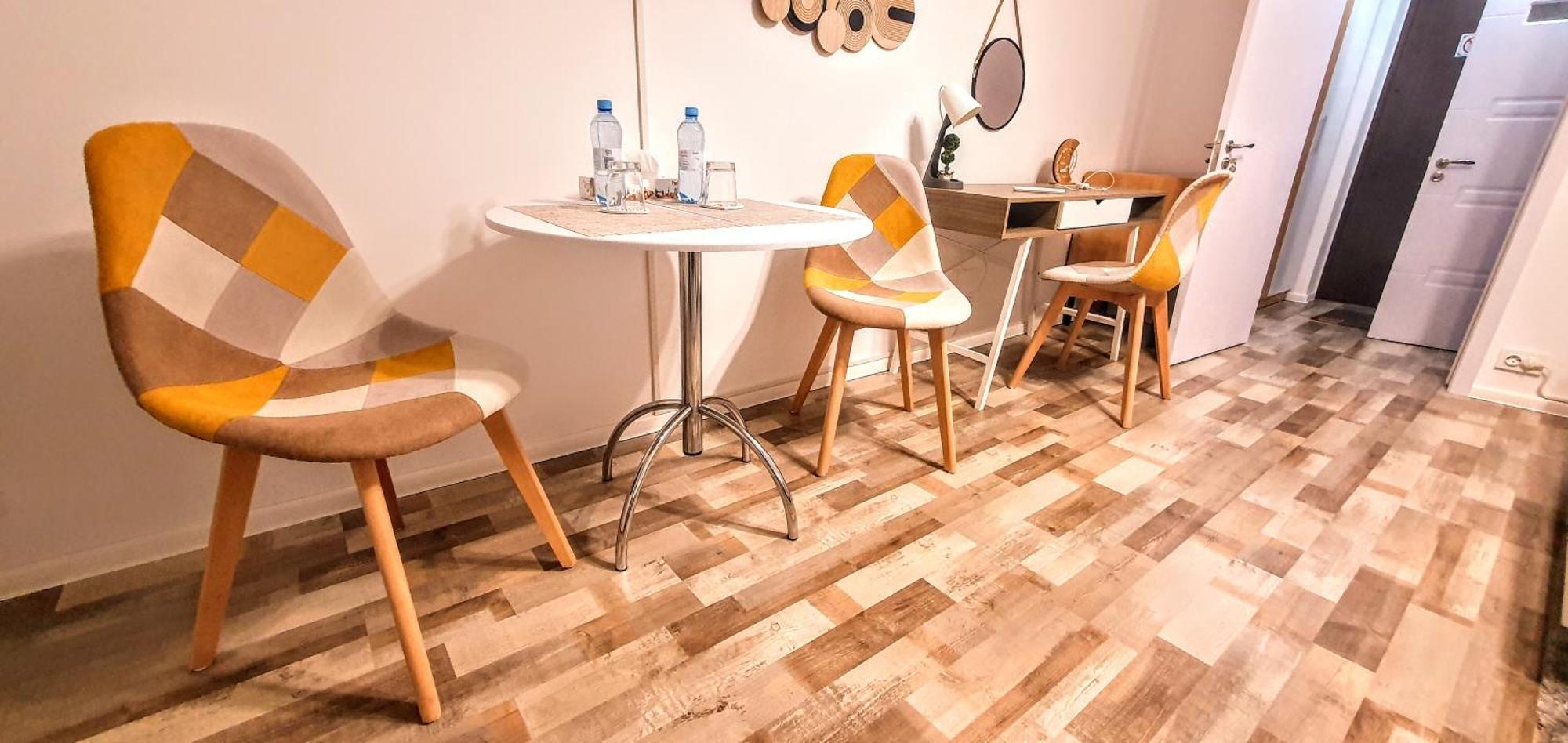 The Yellow King - Luxurious Apartment ブカレスト エクステリア 写真